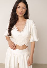 Born2be - Jasnobeżowy Letni Komplet Boho z Wiskozy Bluzka z Koronką i Spodnie ze Ściągaczami Enatea. Kolor: beżowy. Materiał: wiskoza, koronka. Wzór: koronka #4