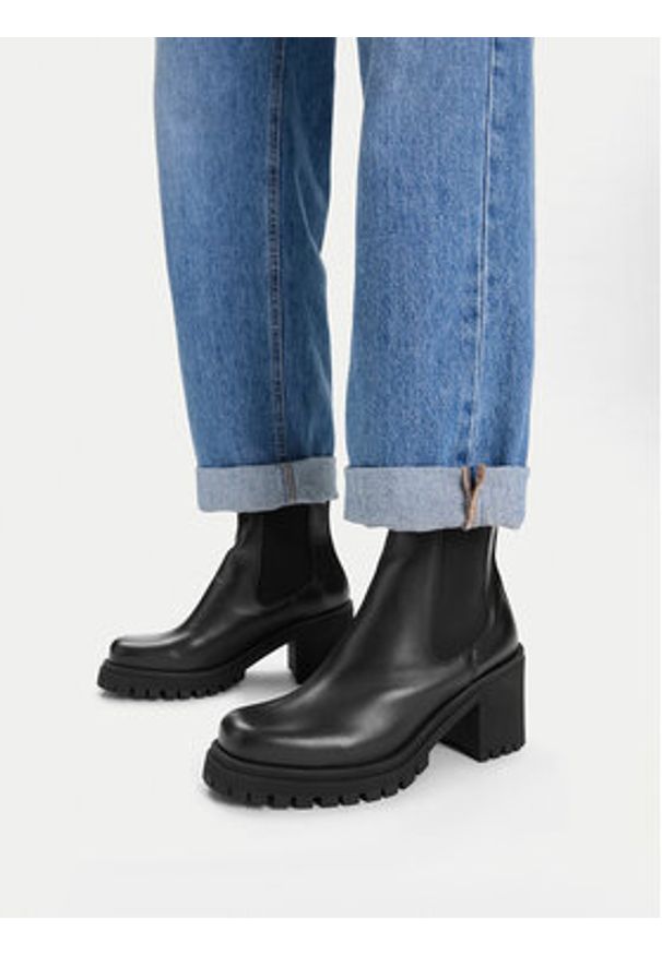 Badura Botki C-GATE-I23 28115PE Czarny. Kolor: czarny. Materiał: skóra