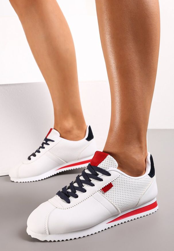 Renee - Biało Czerwone Sneakersy z Przeszyciami Phyrise. Kolor: biały