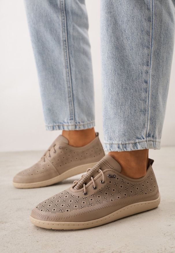 Born2be - Beżowe Skórzane Tenisówki z Ażurową Cholewką Nesseli. Okazja: na co dzień, do pracy, na spacer. Kolor: beżowy. Materiał: skóra. Szerokość cholewki: normalna. Wzór: ażurowy. Styl: boho, casual