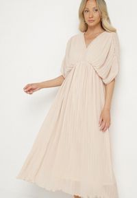 Born2be - Beżowa Sukienka Rozkloszowana z Wiązaniem na Szyi o Luźnym Kroju Napila. Okazja: na co dzień. Typ kołnierza: dekolt w kształcie V. Kolor: beżowy. Styl: klasyczny, casual, elegancki #2