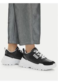 Versace Jeans Couture Sneakersy 78VA3SC2 Czarny. Kolor: czarny. Materiał: skóra #3