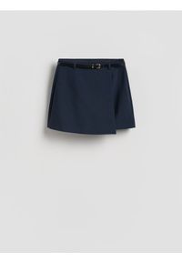 Reserved - Spódnico-szorty z paskiem - granatowy. Kolor: niebieski. Materiał: tkanina, wiskoza