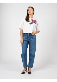 Pinko T-Shirt "Titolato" | 101212 A0VH | Kobieta | Biały. Kolor: biały. Materiał: bawełna. Długość: krótkie. Wzór: jednolity, nadruk, aplikacja. Sezon: lato