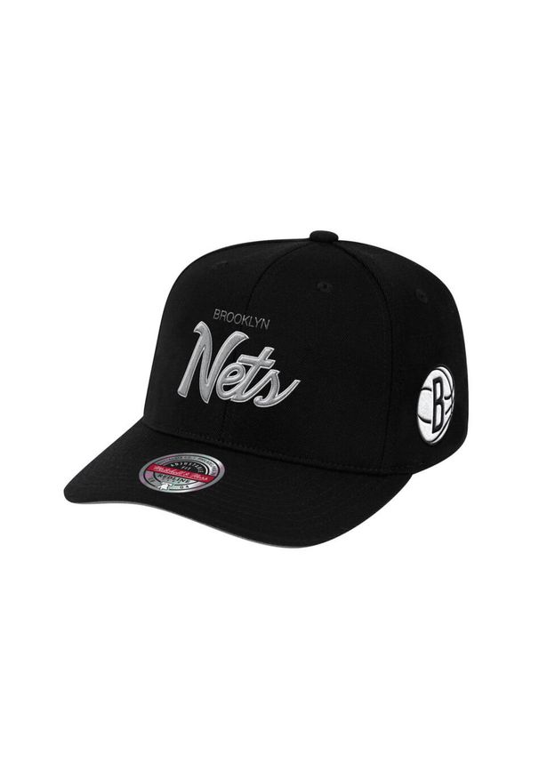 Czapka typu snapback Mitchell & Ness Foundation Script Stretch Brooklyn Nets. Kolor: czarny. Styl: elegancki