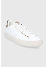 Guess Buty kolor biały. Zapięcie: sznurówki. Kolor: biały. Materiał: guma