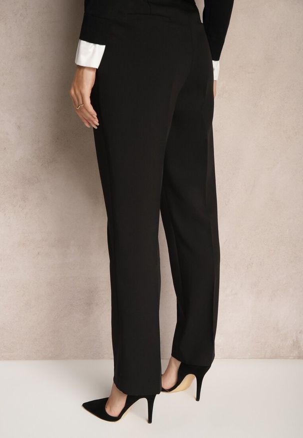 Renee - Czarne Garniturowe Spodnie Cygaretki z Wiskozą High Waist Tialys. Okazja: na co dzień, na spotkanie biznesowe. Stan: podwyższony. Kolor: czarny. Materiał: wiskoza. Styl: klasyczny, biznesowy, casual