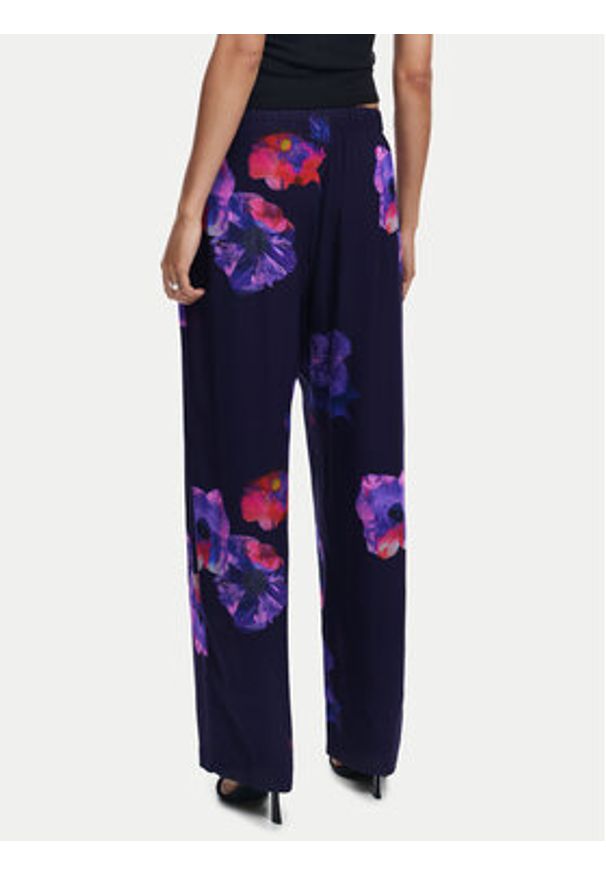 Desigual Spodnie materiałowe 25SWPWX5 Czarny Relaxed Fit. Kolor: czarny. Materiał: wiskoza