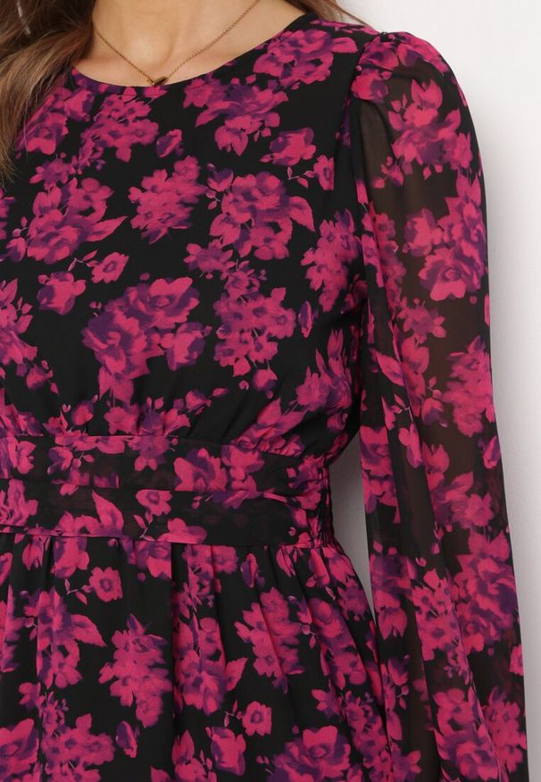 Born2be - Różowa Rozkloszowana Mini Sukienka w Kwiaty Ozdobiona Falbankami Jumiza. Typ kołnierza: kołnierz z falbankami. Kolor: różowy. Wzór: aplikacja, kwiaty. Długość: mini