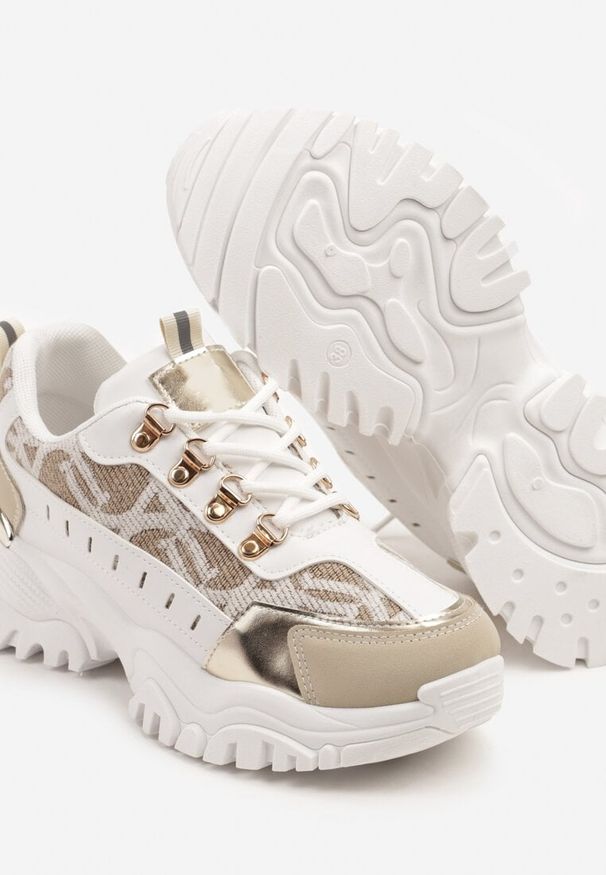 Born2be - Biało-Beżowe Streetwearowe Sneakersy na Grubej Podeszwie z Tłoczeniami Goniswen. Okazja: na co dzień. Kolor: biały. Materiał: jeans. Wzór: aplikacja. Obcas: na platformie