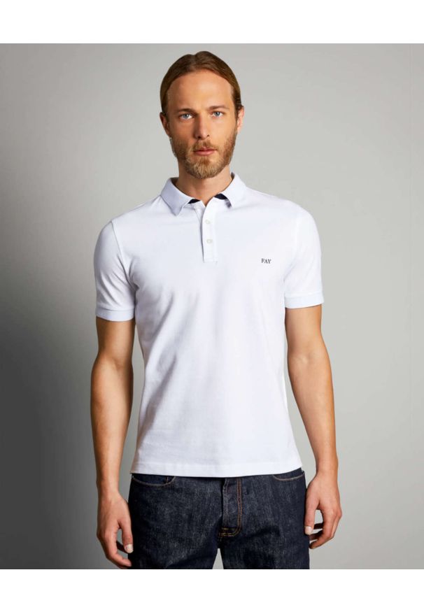 FAY - Biała koszulka Polo. Typ kołnierza: polo. Kolor: biały. Materiał: bawełna, prążkowany. Wzór: haft. Styl: klasyczny