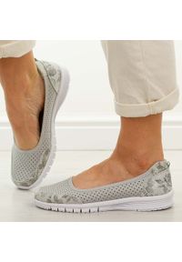 Szare ażurowe skórzane baleriny damskie Vinceza 95369. Okazja: na spacer, na co dzień. Kolor: szary. Materiał: skóra. Szerokość cholewki: normalna. Wzór: ażurowy. Sezon: wiosna, jesień, lato. Styl: casual, elegancki, klasyczny #1