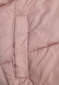 Born2be - Różowa Pikowana Kurtka Puffer z Kapturem Miviera. Okazja: na spotkanie biznesowe, na co dzień, do pracy, na spacer. Typ kołnierza: kaptur. Kolor: różowy. Materiał: jeans, dzianina. Sezon: zima. Styl: elegancki, casual, biznesowy #6