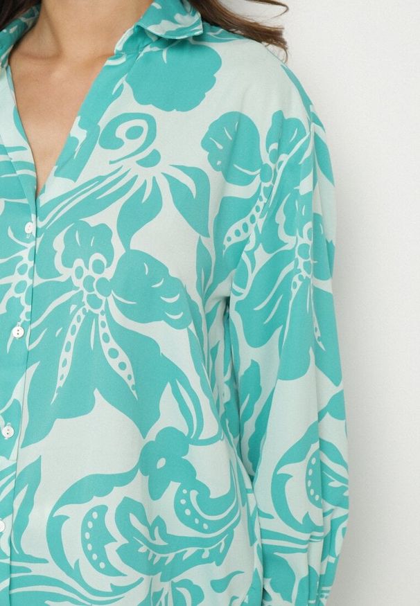 Born2be - Niebieska Koszula o Luźnym Fasonie w Kwiatowy Wzór Edala. Kolor: niebieski. Wzór: kwiaty. Sezon: lato