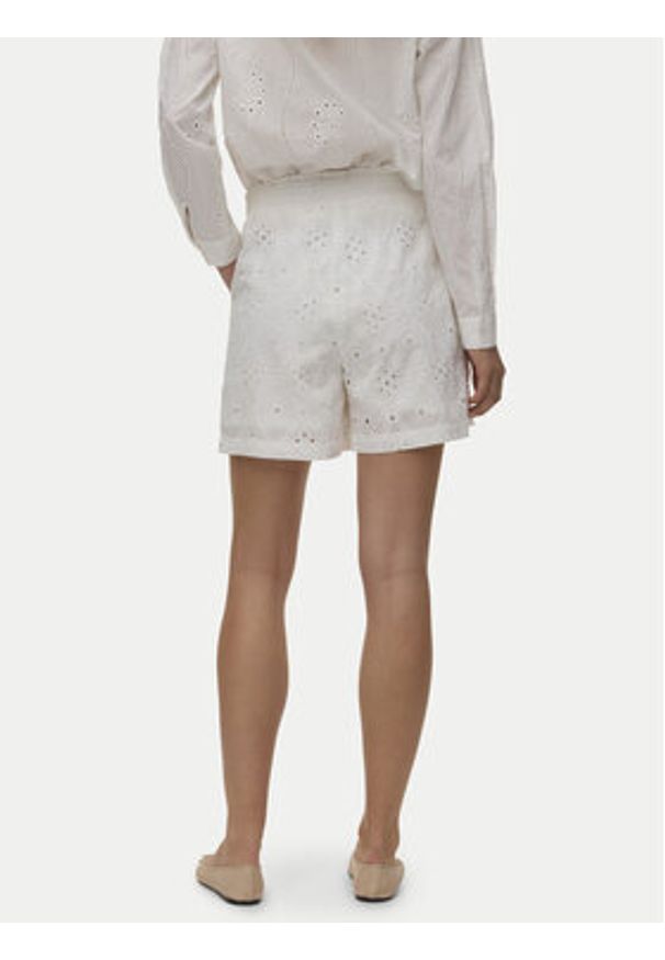 Vero Moda Szorty materiałowe Eliza 10346709 Biały Regular Fit. Kolor: biały. Materiał: bawełna