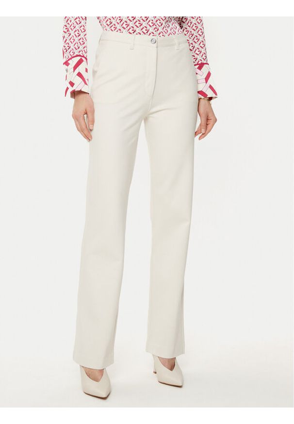 Guess Spodnie materiałowe W5RB30 KCMU2 Beżowy Regular Fit. Kolor: beżowy. Materiał: syntetyk