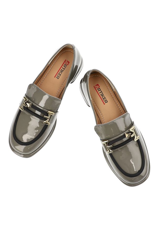 Szare Półbuty Artiker Eleganckie Obuwie Damskie. Okazja: na co dzień. Zapięcie: klamry. Kolor: szary. Materiał: skóra, lakier. Obcas: na obcasie. Styl: elegancki. Wysokość obcasa: średni