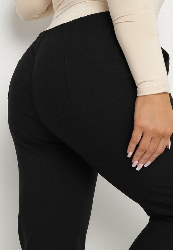 Born2be - Czarne Spodnie z Wiskozą z Gumką w Talii i Aplikacjami przy Nogawkach Stellorie. Okazja: na co dzień. Kolekcja: plus size. Kolor: czarny. Materiał: wiskoza. Wzór: aplikacja. Styl: casual, elegancki