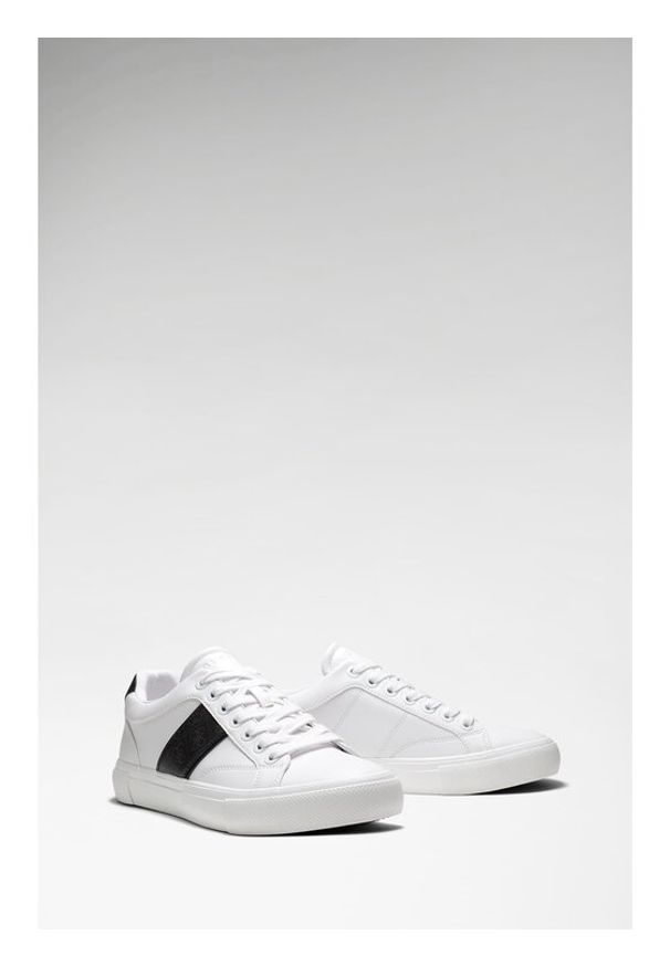 Guess Sneakersy 182996 Biały. Kolor: biały