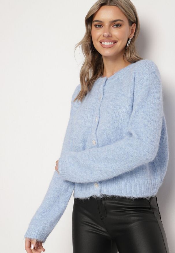 Born2be - Niebieski Casualowy Kardigan o Klasycznym Kroju Riathiel. Okazja: na co dzień. Kolor: niebieski. Materiał: jeans. Długość rękawa: długi rękaw. Długość: długie. Styl: klasyczny, casual