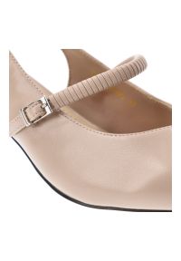 Czółenka damskie S.Barski, cholewka ze skóry naturalnej licowej elegancki fason slingback smukły obcas, beżowe, CR61-3046. Zapięcie: pasek. Kolor: beżowy. Materiał: skóra. Szerokość cholewki: normalna. Obcas: na obcasie. Styl: elegancki. Wysokość obcasa: średni #7