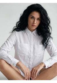 Sinsay - Wiskozowa koszula z kieszeniami - biały. Kolor: biały. Materiał: wiskoza