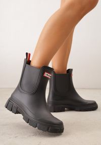 Renee - Czarne Kalosze Sztyblety na Podeszwie z Bieżnikiem Jovalia. Okazja: na co dzień. Kolor: czarny. Materiał: jeans. Styl: casual #9