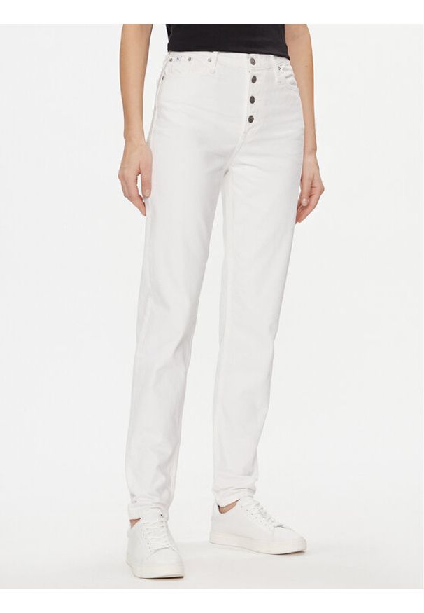 Calvin Klein Jeans Jeansy J20J222765 Biały Mom Fit. Kolor: biały
