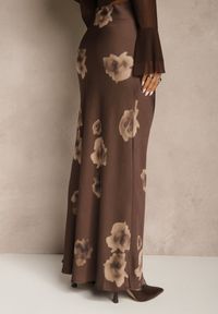 Renee - Brązowa Spódnica High Waist w Kwiaty Esania. Okazja: na co dzień. Stan: podwyższony. Kolor: brązowy. Wzór: kwiaty. Styl: casual, elegancki #3