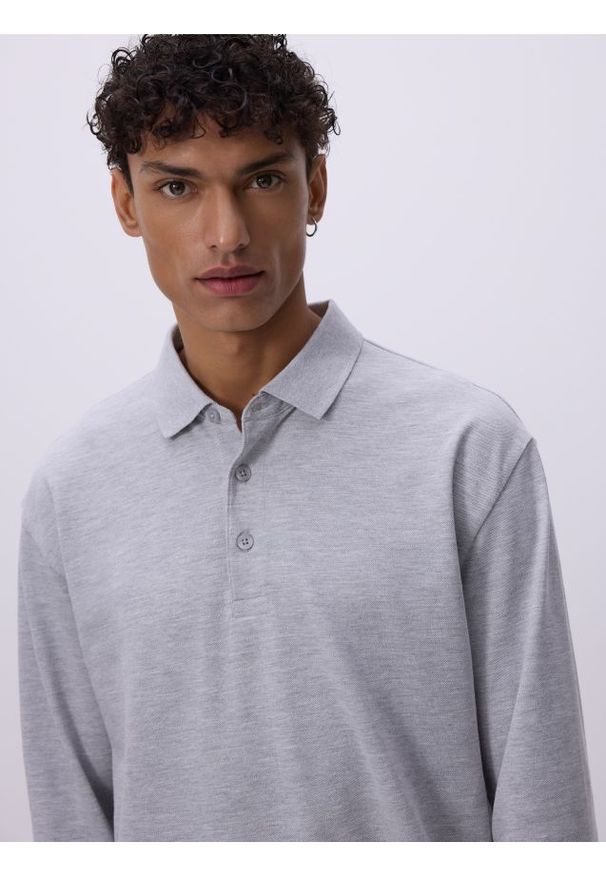 Reserved - Koszulka polo z długim rękawem - jasnoszary. Typ kołnierza: polo. Kolor: szary. Materiał: dzianina, bawełna. Długość rękawa: długi rękaw. Długość: długie