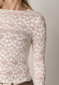 Born2be - Beżowy Bluzka Koronkowa z Transparentnego Materiału Hermatea. Okazja: na co dzień. Kolor: beżowy. Materiał: materiał, koronka. Styl: casual, elegancki, klasyczny #5