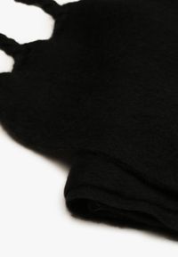 Born2be - Czarny Szalik Wykończony Frędzlami Nomilia. Kolor: czarny. Materiał: wełna. Styl: klasyczny, elegancki #2