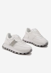 Renee - Białe Sneakersy z Szerokim Protektorem i Brokatową Naszywką Thesalia. Kolor: biały. Wzór: aplikacja #4