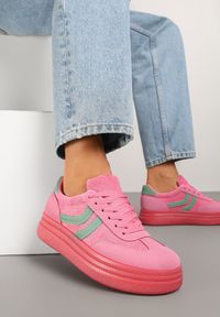 Renee - Fuksjowe Sneakersy Typu Kultowe Tenisówki na Niskiej Platformie Olritia. Okazja: na co dzień. Kolor: różowy. Materiał: jeans. Szerokość cholewki: normalna. Wzór: aplikacja. Obcas: na platformie