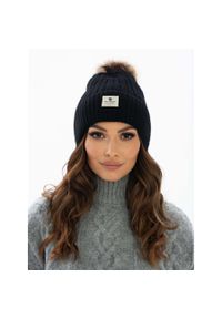 Czapka czarna Peterson PTN HAT-07. Kolor: czarny. Materiał: futro, prążkowany, akryl. Wzór: aplikacja. Sezon: zima. Styl: elegancki