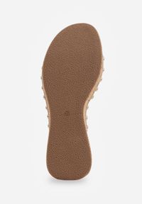 Born2be - Białe Klapki na Koturnie i Platformie z Korka Ozdobione Nitami Fyserlienne. Okazja: na co dzień, do pracy. Kolor: biały. Materiał: jeans, len. Wzór: aplikacja. Obcas: na koturnie. Styl: casual #3