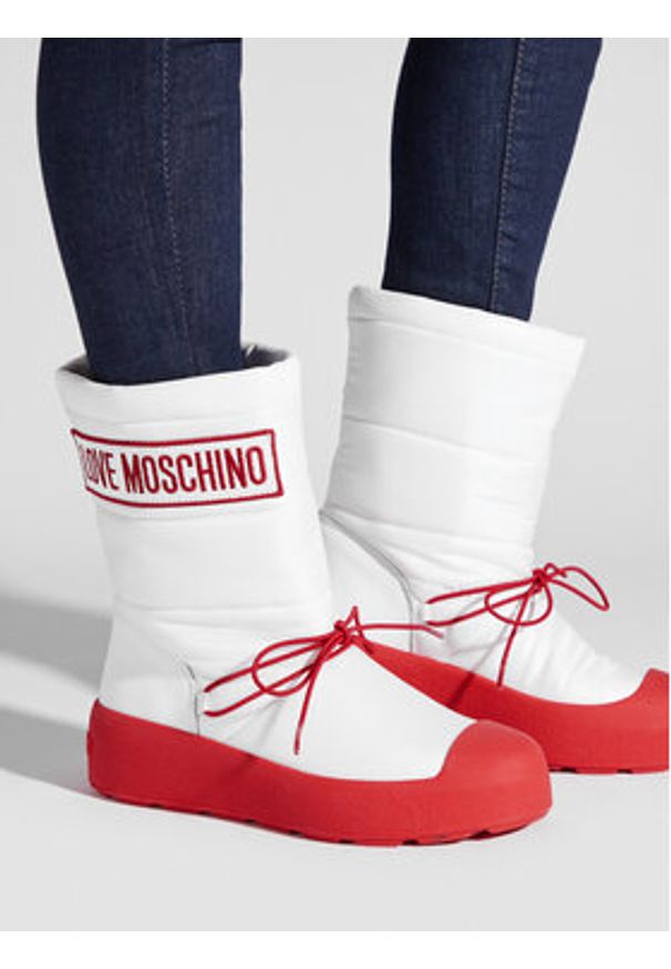 Love Moschino - LOVE MOSCHINO Śniegowce JA15855H0HIN010B Biały. Kolor: biały. Materiał: materiał