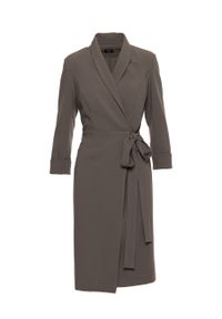 Stylove - Elegancka sukienka ołówkowa kopertowa z wiązaniem khaki. Okazja: do pracy, na spotkanie biznesowe. Typ kołnierza: dekolt kopertowy, typu klepsydra, dekolt w kształcie V. Kolor: beżowy, brązowy. Materiał: wiskoza, tkanina, poliester, elastan. Wzór: gładki. Typ sukienki: ołówkowe, kopertowe. Styl: elegancki. Długość: midi