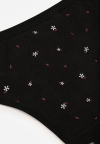 Born2be - Czarne Majtki Stringi z Bawełną w Kwiaty Calylia. Kolor: czarny. Materiał: bawełna. Wzór: kwiaty #2