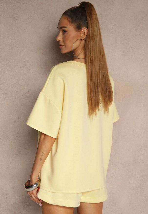 Renee - Żółty Komplet z Wiskozą o Fasonie Oversize T-shirt i Szorty Lirafina. Kolor: żółty. Materiał: wiskoza