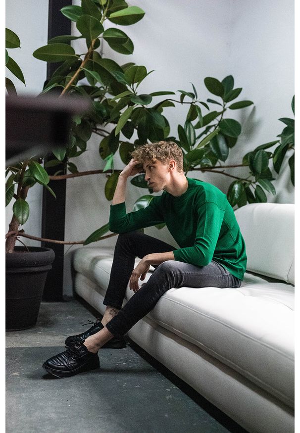 Takeshy Kurosawa Sweter | 83072 | Maglia F12 Taglio Over | Mężczyzna | Zielony. Okazja: na co dzień. Kolor: zielony. Materiał: akryl, wełna. Wzór: aplikacja. Styl: casual