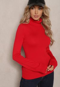 Renee - Czerwony Golf o Klasycznym Fasonie Portiana. Okazja: na co dzień. Typ kołnierza: golf. Kolor: czerwony. Materiał: jeans. Długość rękawa: długi rękaw. Długość: długie. Wzór: aplikacja. Styl: klasyczny #4