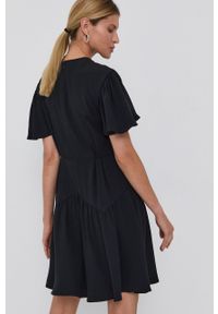 The Kooples Sukienka kolor czarny mini prosta. Okazja: na co dzień. Kolor: czarny. Materiał: tkanina. Długość rękawa: krótki rękaw. Typ sukienki: proste. Styl: casual. Długość: mini #5