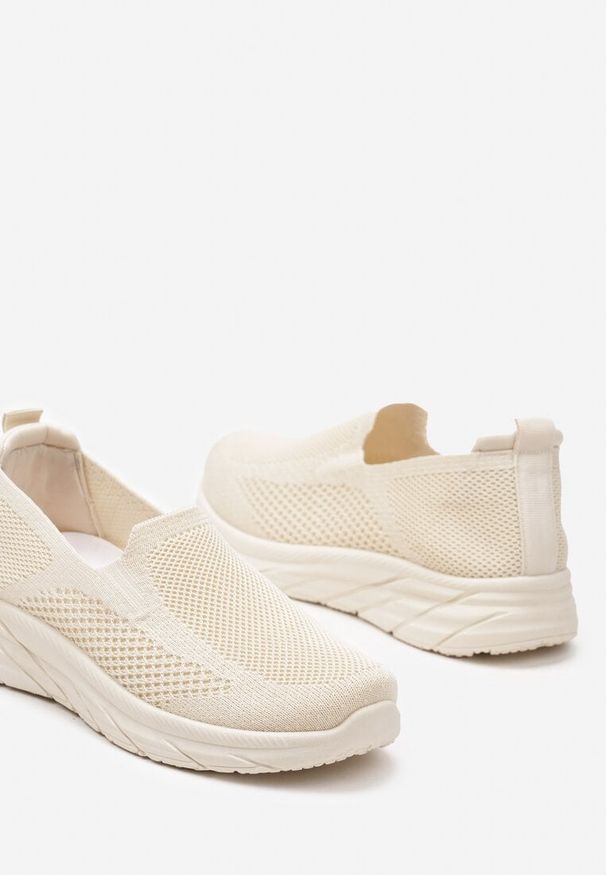 Born2be - Beżowe Wsuwane Klasyczne Buty Sportowe na Płaskiej Podeszwie Zelemia. Okazja: na co dzień. Zapięcie: bez zapięcia. Kolor: beżowy. Materiał: jeans. Obcas: na płaskiej podeszwie