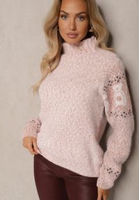 Renee - Ciemnoróżowy Sweter z Wełną Ozdobiony Misiami i Ściągaczami Selirina. Okazja: na co dzień. Kolor: różowy. Materiał: wełna. Wzór: aplikacja. Styl: casual