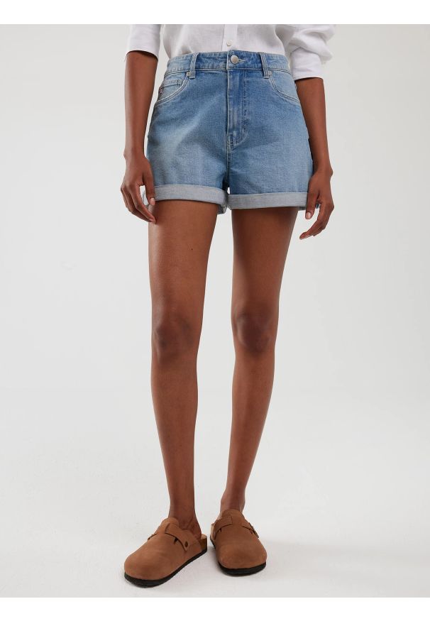 Big-Star - Szorty damskie jeansowe niebieskie Ayako 498. Okazja: na plażę, na spacer. Stan: podwyższony. Kolor: niebieski. Materiał: jeans. Sezon: lato. Styl: klasyczny