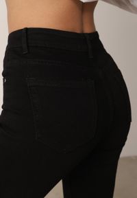 Born2be - Czarne Jeansy o Kroju Dzwonów z Bawełną Eshirevera. Okazja: na co dzień. Kolor: czarny. Długość: długie. Styl: casual #7