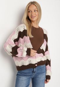 Born2be - Różowy Kardigan w Ażurowy Wzór z Dodatkiem Wełny i Wiskozy Esilla. Okazja: na co dzień. Typ kołnierza: dekolt w kształcie V. Kolor: różowy. Materiał: wełna, wiskoza. Długość: długie. Wzór: ażurowy. Styl: casual, elegancki, klasyczny #1