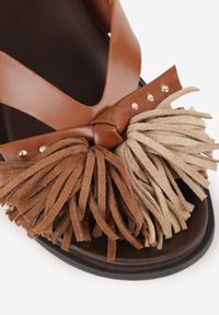 Born2be - Jasnobrązowe Sandały VICES Ozdobione Frędzlami Lironis. Okazja: na co dzień. Zapięcie: sprzączka. Kolor: brązowy. Wzór: aplikacja. Sezon: lato. Styl: casual, elegancki #4