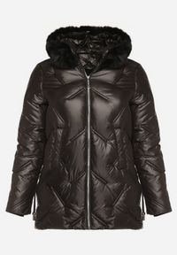 Born2be - Czarna Pikowana Kurtka z Kapturem z Odpinanym Futerkiem Sevea. Okazja: na spacer. Typ kołnierza: kaptur. Kolekcja: plus size. Kolor: czarny. Materiał: futro. Styl: klasyczny, sportowy